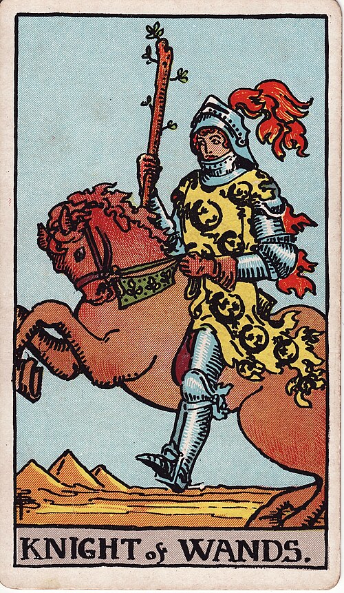 Ritter der Stäbe: Bewegtes Pferd, Kurzer Stab, Flammend wirkender Schmuck, Trockene Reiselandschaft. Originalillustration von Pamela Colman Smith.