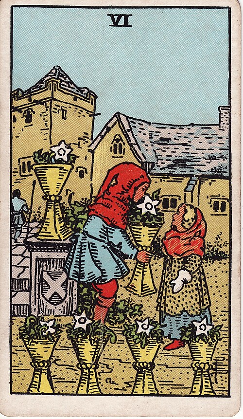 Sechs der Kelche: Mit Blumen gefüllte Kelche, Übergabe zwischen zwei Figuren, Alter Hof und Häuser, Entfernte erwachsene Figur. Originalillustration von Pamela Colman Smith.